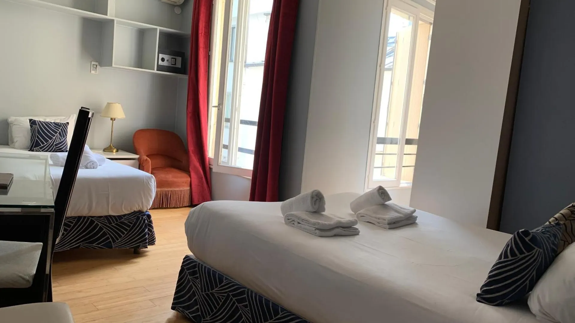 ***  Hotel Apollo Opera Paris France