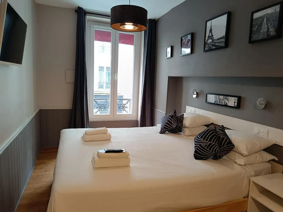 Hotel Apollo Opera Paris 3*,